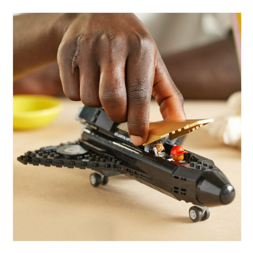 Lego® Icons Kit De Construcción Sobre La Luna Con Pharrell