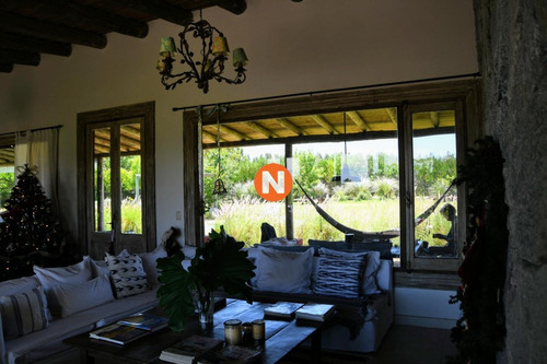 Venta Excelente Casa En El Quijote Chacras- Ref: 217916
