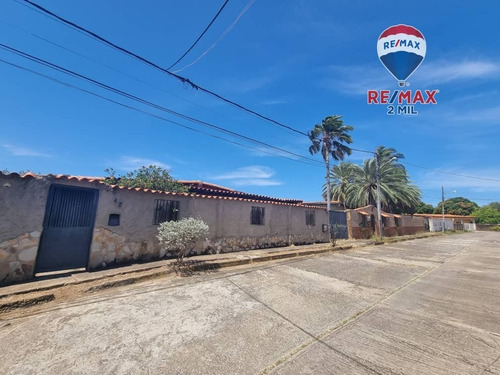 Re/max 2mil Vende Casa En La Urbanización Marichal. Isla De Margarita, Estado Nueva Esparta  
