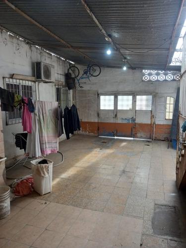 Casa 5 Ambientes En Zona Comercial