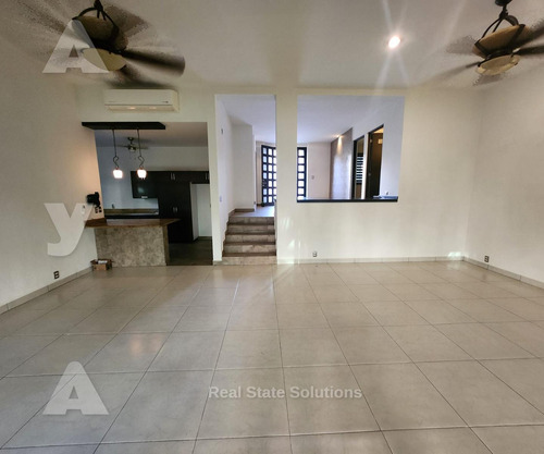 Casa En Venta, 4 Recámaras, 2 Niveles, La Vista, El Table, C