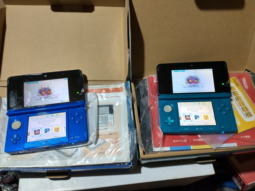 Imagen 2 de 3 de Nintendo 3ds En Caja + Cargador + Lapiz +memoria De 64 Gigas