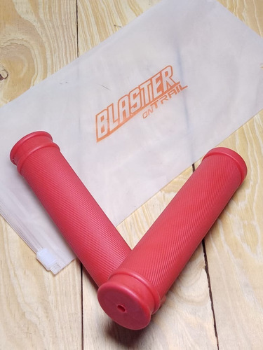 Imagen 2 de 4 de Puños Para Bicicleta Ontrail Blaster Colores Neón Rojo