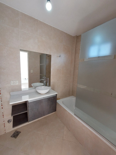 Departamento De 2 Amb C/ Patio Y Cochera- Castelar- Alquiler