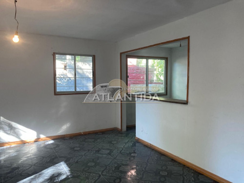 Venta De Tres Propiedades, Al Frente, Medio Y Fondo, Ubicada En Las Toscas Sur. Inm Atlántida.