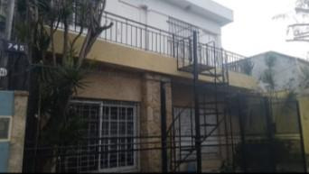 Casa En Venta - 4 Dormitorios 4 Baños  - Cochera - Quilmes Oeste