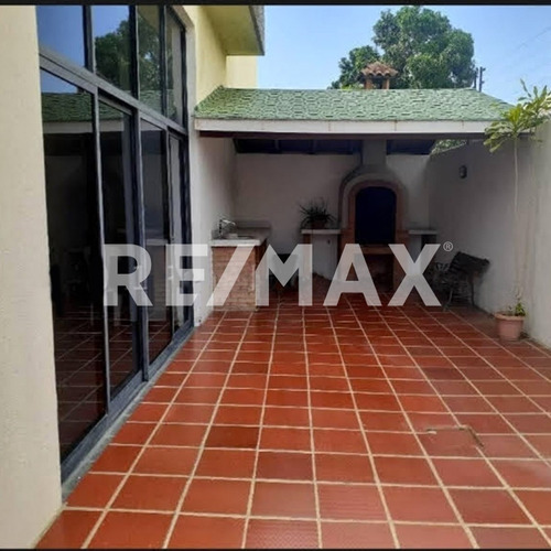 Imagen 10 de 10 de En Venta, Amplio Apartamento Residencial, Av. Bolívar De Lechería, De Cómodo Acceso, Carmelo Albelo 04128592712