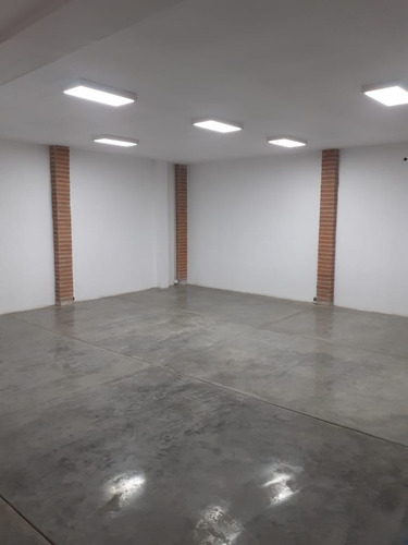 Imagen 6 de 10 de Alquilo Espectacular Galpon Industrial Ideal Para Consecionario Santa Monica 900 Mts2 Gandolas