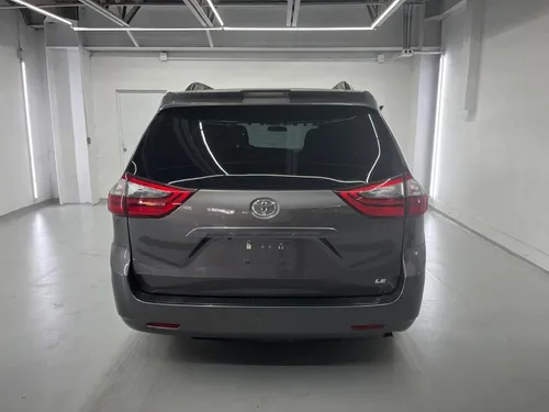 Toyota Sienna 3.5 Le At
