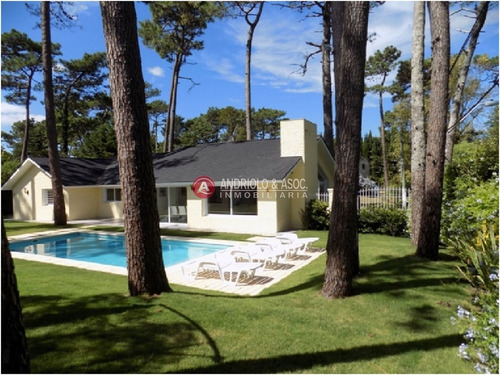 Casa En Playa Mansa - Ref: 5560