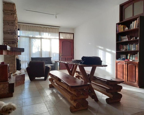 Casa En Venta Bº Maipu 1º Sección. 3 Dormitorios-3baños. Con Escritura. 330 M2