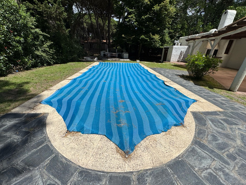 Casa En Venta En Carilo