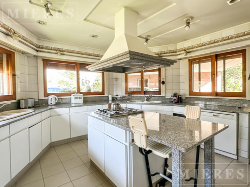 Importante Casa En Venta En Olivos Golf Club