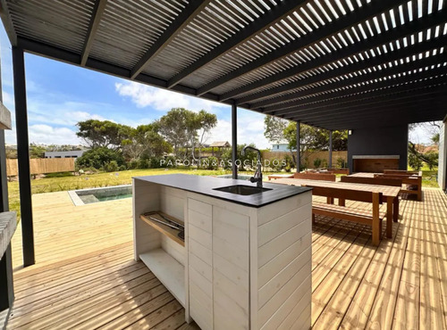 Casa En Venta De 4 Dormitorios En Club Del Mar, José Ignacio