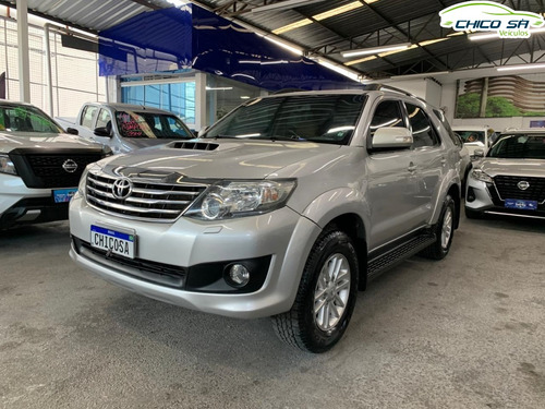 Toyota Hilux SW4 3.0 SRV 4X4 7 LUGARES 16V TURBO INTERCOOLER DIESEL 4P AUTOMÁTICO
