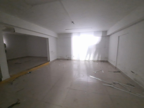 Local En Venta Y En Alquiler En La Avenida 27 De Febrero