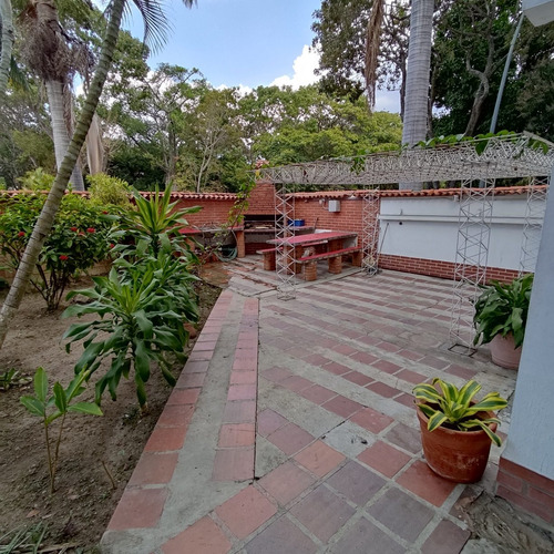 Imagen 13 de 13 de Urb. Prados Del Este, Casa En Venta.