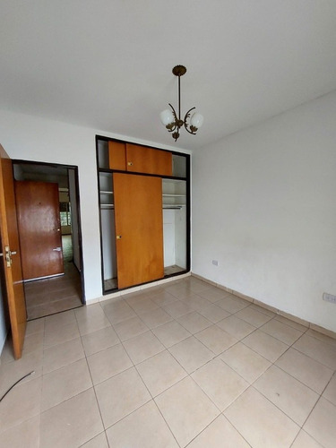 Imagen 12 de 14 de Departamento De 2 Ambientes Con Cochera Y Patio En Venta En Wilde