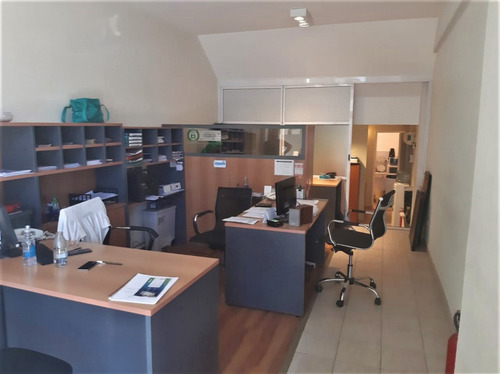 Local Retasado En Venta En Moron Sobre La Calle Mitre Al 900
