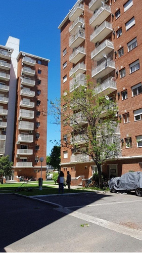 Departamento En Venta De 3 Ambientes En San Antonio De Padua, Merlo, Buenos Aires. Con Seguridad Privada Y Cochera