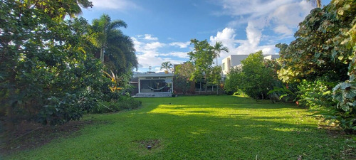 Meb Venta Moderna Casa Con Amplio Terreno De 1.500m2 Villas Laguna Club Guataparo Valencia 254649