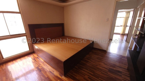 Apartamento En Venta. Montalban Ii. 24-10011