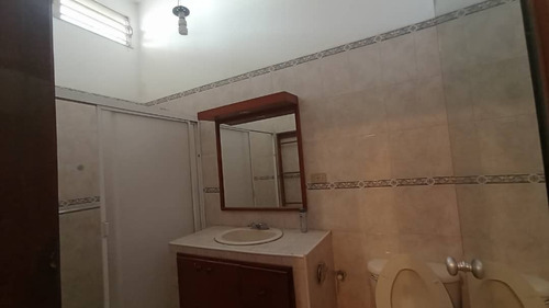 Imagen 8 de 13 de (+58 4144713559 Angela Giron) En Venta Casa En Trigal Norte, Valencia. Carabobo. 336mt2, 4hab, 3bañ, 4pe. .mirod.