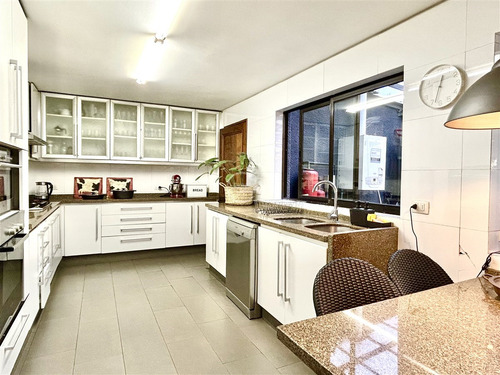 Casa En Venta De 5 Dorm. En Lo Barnechea