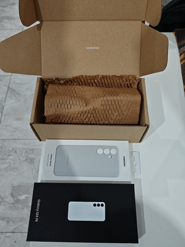 Samsung Galaxy S24 Fe 256gb 8gb 5g Grey Sellado Gris (Usado)