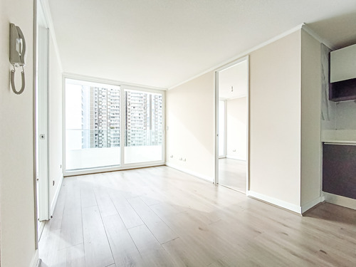 Edificio Av. María Rozas Velásquez (1 Est. 1 Bod.) Vista