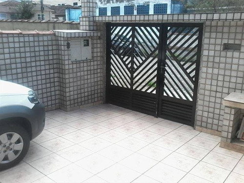 Imagem 1 de 30 de Bem Localizada 4 Dormitorios 1 Suite 3 Banheiros Sala 2 Ambiente 2 Vagas Na Garagem 1 Cozinha Grande Escritorio Deposito Para Alimentos Area De Serviço Com 2 Tanques - Hm1628