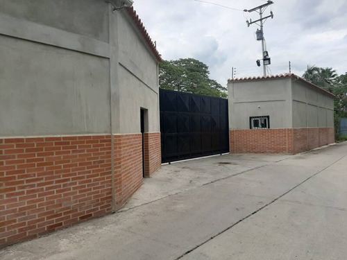 Np Venta De Galpón Y Fábrica De Hielo Ubicada En San Joaquín. Código 219238