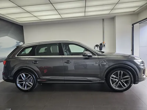 Audi Q7 S-line 2025