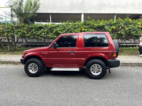 Mitsubishi Montero 2.4 V11