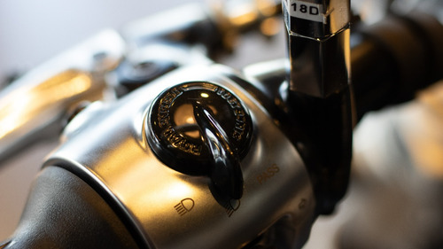 Royal Enfield Super Meteor 650 Astral Black 1° Servicegratis