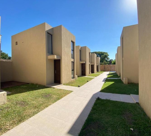 Imagen 10 de 12 de Complejos De Casas, 2 Dorm + Cochera. Fisherton