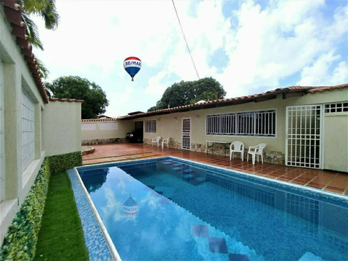 Re/max 2mil Vende Casa En La Urbanización Playa El Angel, Municipio Maneiro. Isla De Margarita, Estado Nueva Esparta  