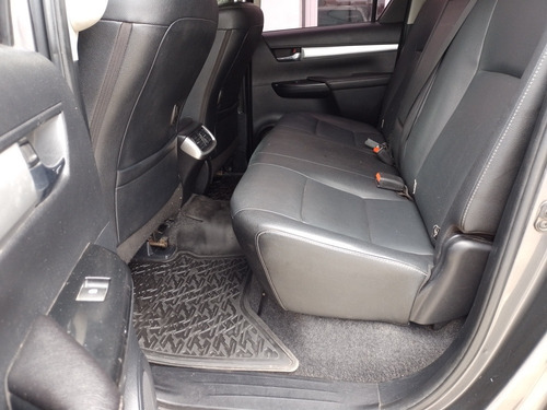 Imagen 5 de 13 de Toyota Hilux 2016 2.8 Cd Srx 177cv 4x4