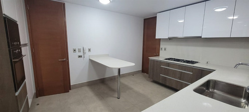Casa En Arriendo De 6 Dorm. Colegio Huinganal