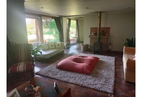Venta De Hermosa Parcela Con Gran Casa Con Cava!!