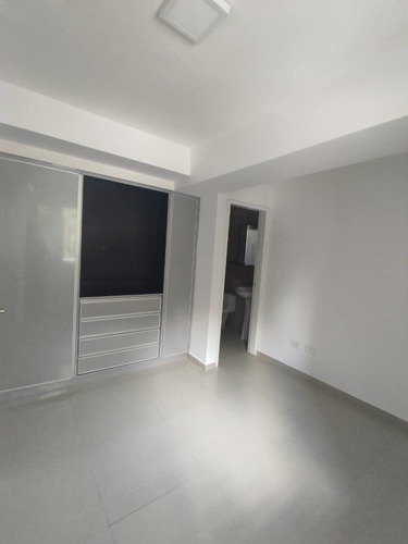 Imagen 8 de 16 de Leal Pérez Vende Apartamento Chimeneas, Vista Al Parque