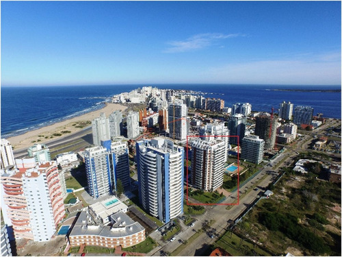 Imagen 2 de 30 de Venta De Apartamento En Punta Del Este, Avda Chiverta A Metros De La Playa Brava Y Mansa