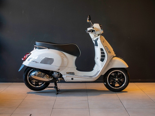 Imagen 4 de 25 de Scooter Vespa Gts Hpe Super 300 Financia 18 Cuotas