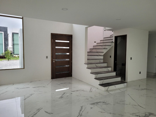 Imagen 2 de 14 de Residencia Nueva A 3 Min Del Town Square Metepec
