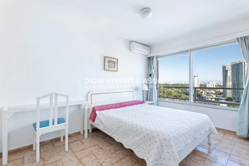 Apartamento En Venta En Playa Mansa De 3 Dormitorios + Dependencia - Torre Jefferson - Complejo Lincoln Center