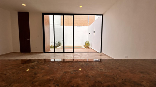 Casa En Venta Merida, Temozon Norte, Asensa, Equipadas, Entrega Inmediata.