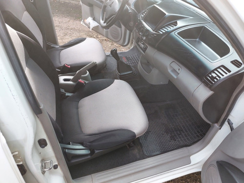 Imagen 16 de 18 de Mitsubishi L200 2.5 4d56 Liso A/c
