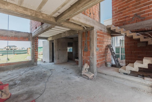 Casa 4 Ambientes A Estrenar En El Rebenque