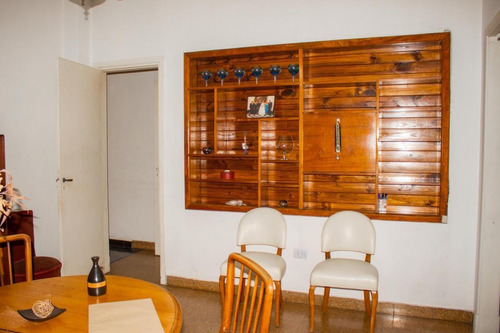 Imagen 3 de 13 de Hermosa Casa Ubicada En Banfield De 4 Ambientes