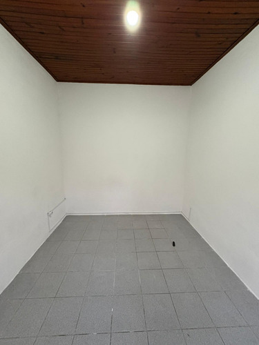 Alquiler De Casa Muy Segura A Pasos De Todos Los Servicios